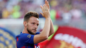 PSG já preparava anúncio de Rakitic mas Barcelona deitou tudo a perder