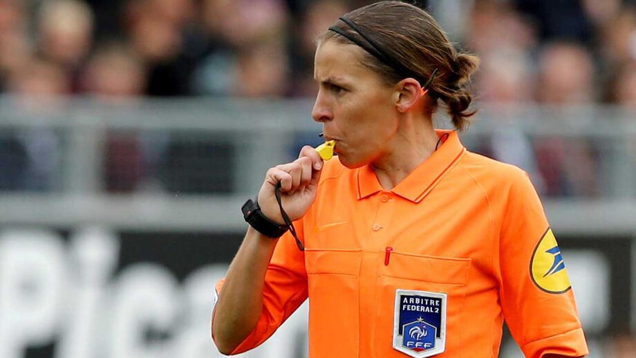 Árbitra Stéphanie Frappart faz história ao ser nomeada para Supertaça Europeia
