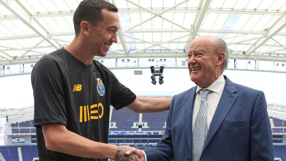 Mercado a ferver: FC Porto anuncia dois reforços e Bruno Fernandes tem mais um interessado