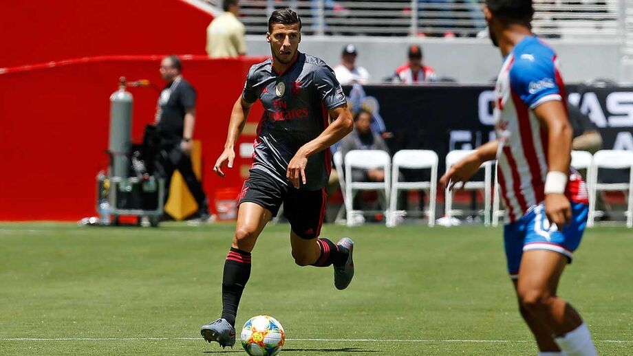 Benfica à procura de ‘novo’ Rúben Dias