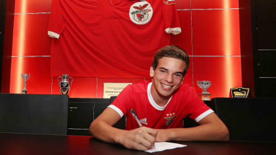 Benfica anuncia contratação de defesa-direito de 16 anos