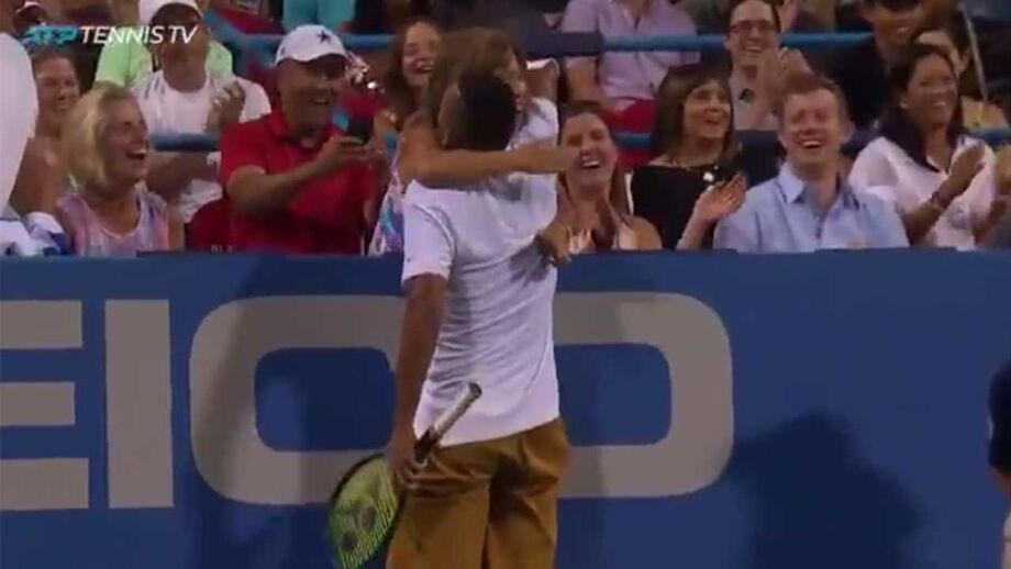 Nick Kyrgios ganhou jogo com um ás... graças a dica de adepta