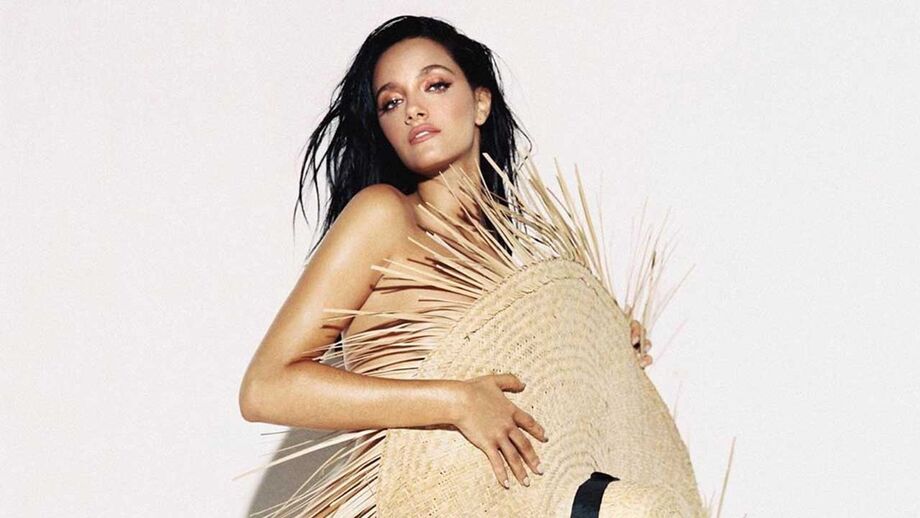 O chapéu XXL de Oriana Sabatini