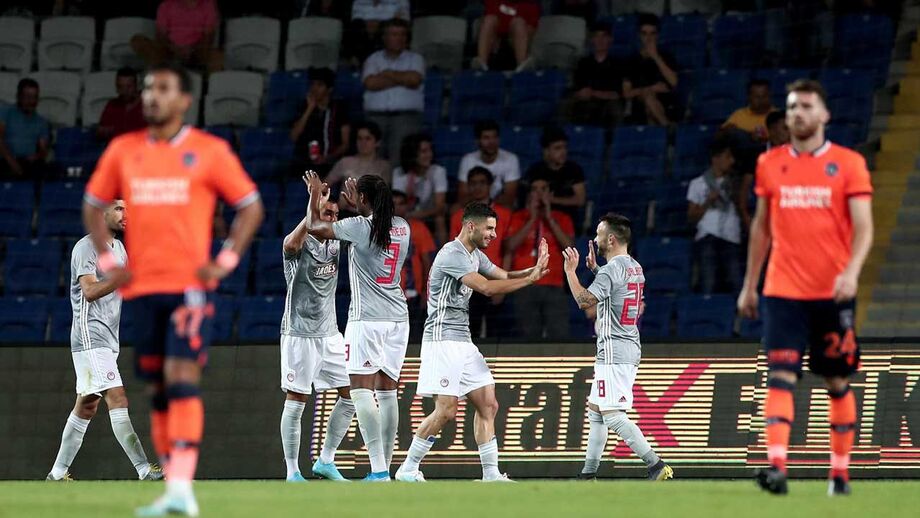 Olympiacos vence na Turquia e fica mais perto do playoff