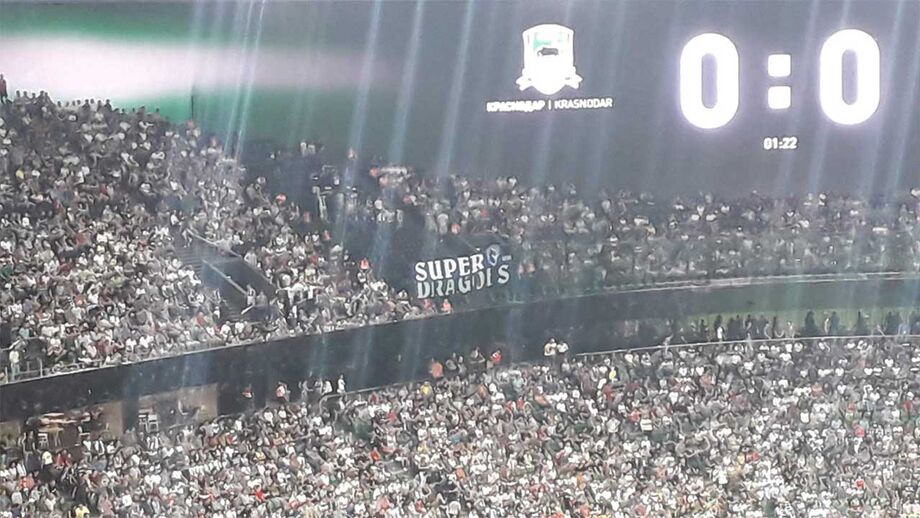 Três dezenas apoiam equipa