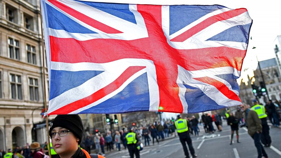 Economia britânica contrai pela primeira vez desde 2012