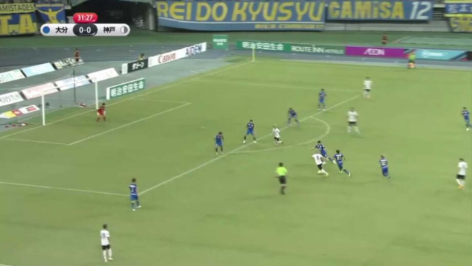 Magia de Iniesta no futebol japonês: ex-Barcelona serpenteia três jogadores e faz assistência
