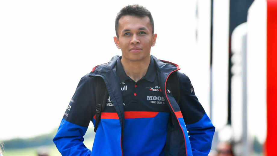 Alex Albon 'promovido' a colega de equipa de Verstappen na Red Bull