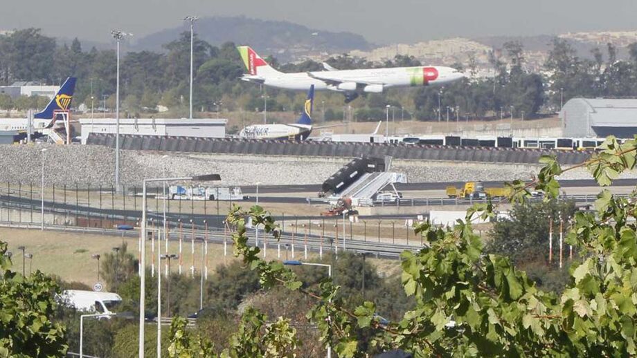 Abastecimento de combustível no aeroporto de Lisboa