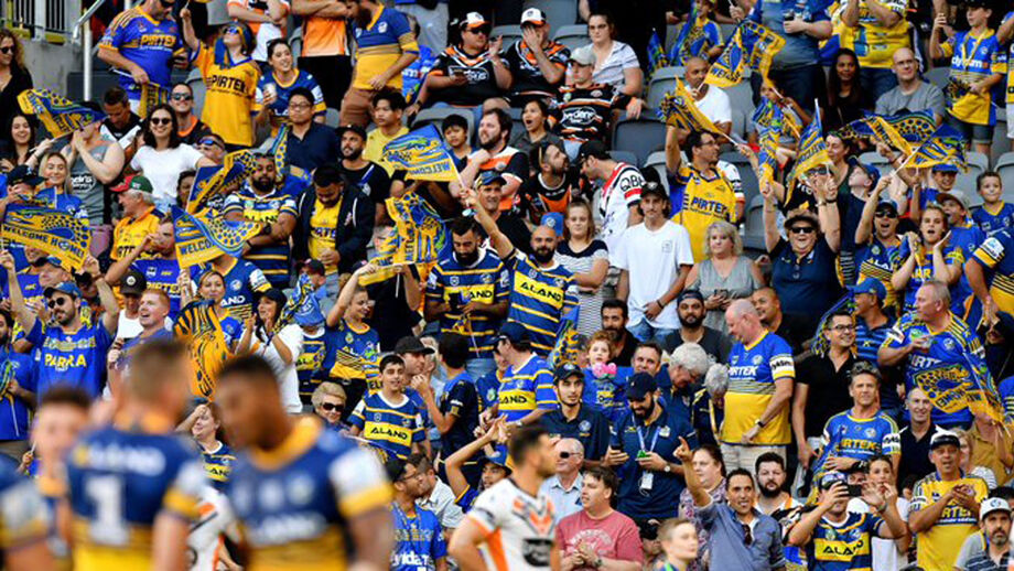 Gold C. Titans-Parramatta Eels: Râguebi logo pela manhã