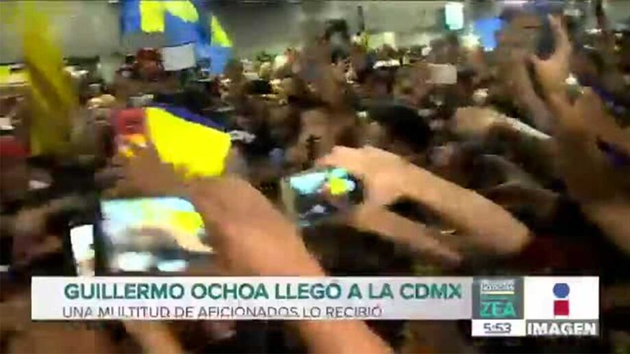 Adeptos do América recebem Ochoa como um verdadeiro herói
