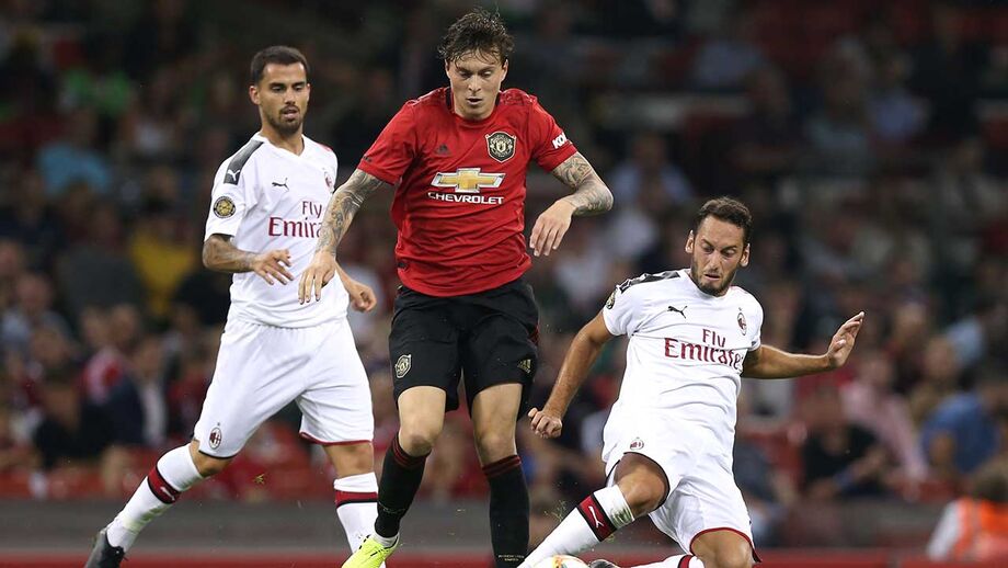 Manchester United vai duplicar salário de Lindelof em acordo avaliado em 50 milhões de euros