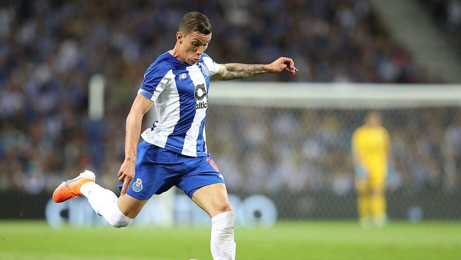 Uribe faz o ensaio para o jogo da Luz