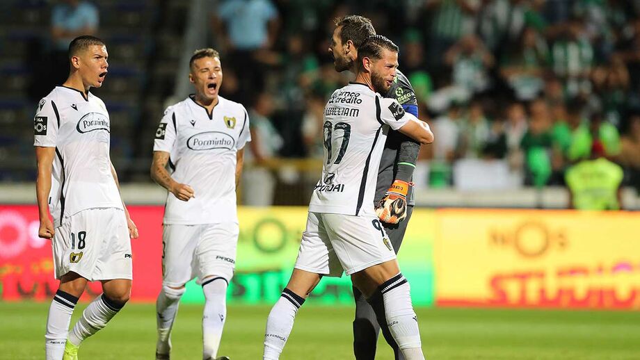 A crónica do Famalicão-Rio Ave (1-0): bomba de justiça antes da de soro