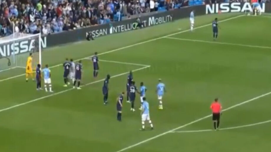 O lance polémico a fechar o City-Tottenham: Gabriel Jesus marcou mas o VAR anulou