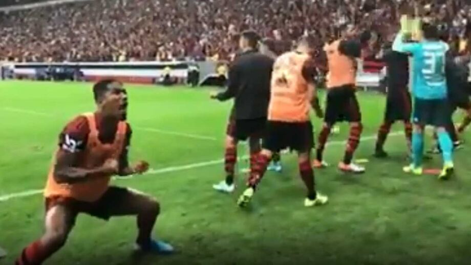 Jogador do Flamengo 'pirou' com defesa de penálti