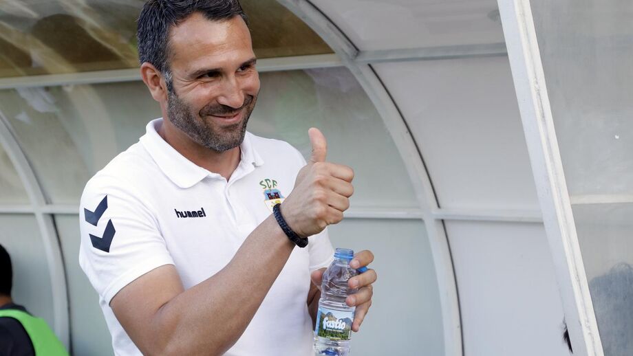 Estoril-Farense, 1-2: Cantos de vitória valem registo cem por cento vitorioso a algarvios