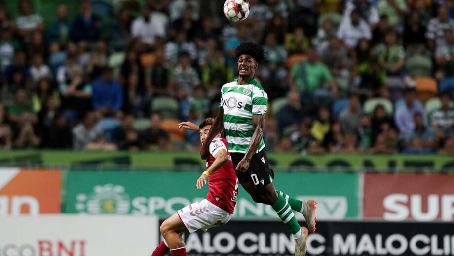 Jogadores do Sporting de rastos no final do jogo com o Sp. Braga