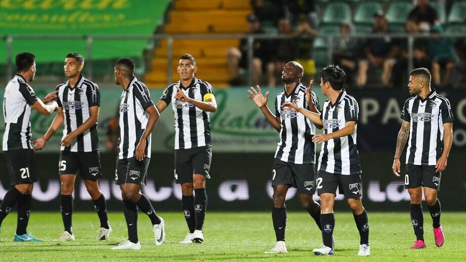 Iury Castilho dilata vantagem algarvia em cima do intervalo