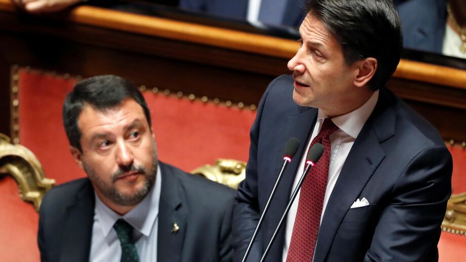 Primeiro-ministro italiano demite-se e ataca Salvini