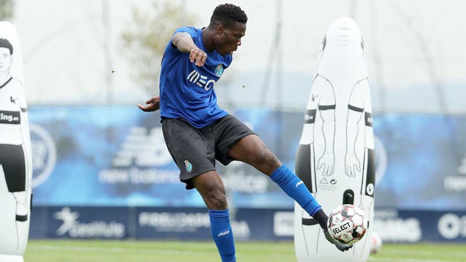 Loum perto do pleno a poucos dias do clássico