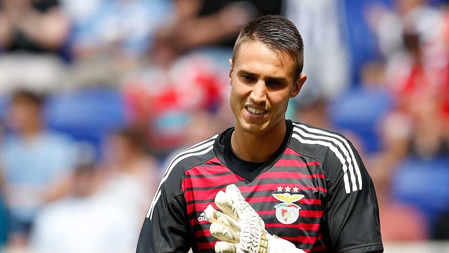 Vlachodimos aguenta renovação
