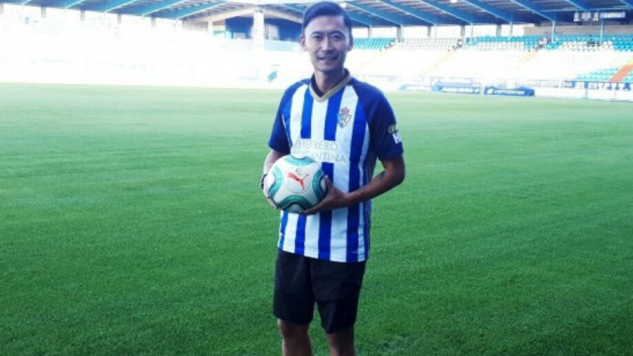 O acordo de patrocínio que 'obriga' clube espanhol a receber médio chinês de 39 anos