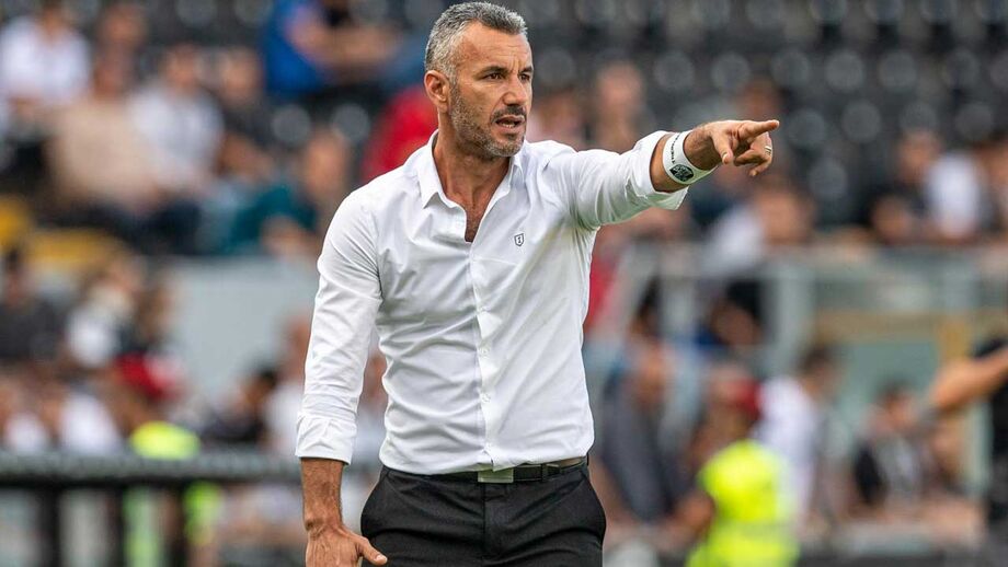 Treinador do Vitória de Guimarães quer derrotar FCSB na Roménia