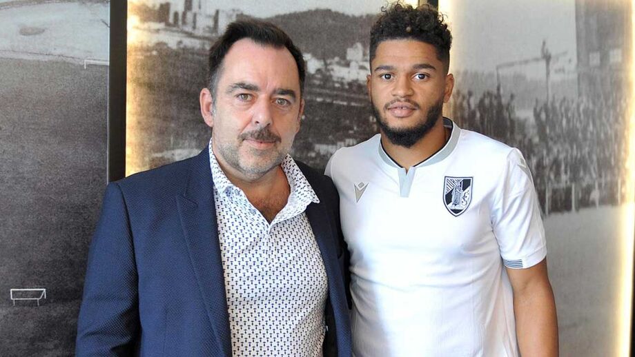 Reforços Poha e Bruno Duarte na comitiva para Bucareste