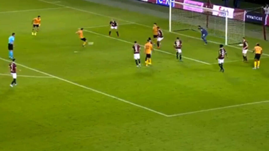 Diogo Jota concluiu bela jogada de Adama Traoré e fez o segundo do Wolverhampton