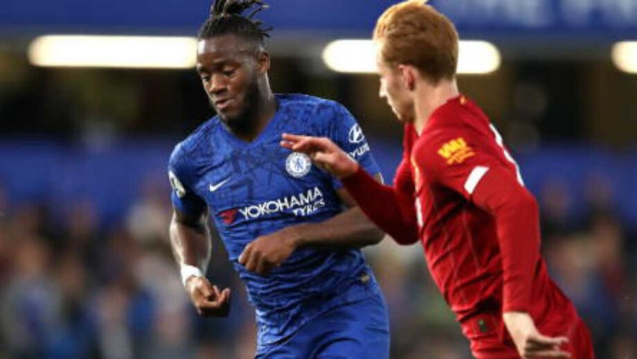 Lampard quer Batshuayi a intrometer-se na luta por um lugar com Abraham e Giroud