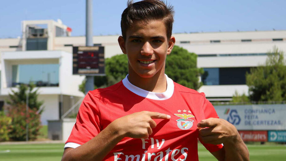 Benfica garante defesa direito de 14 anos