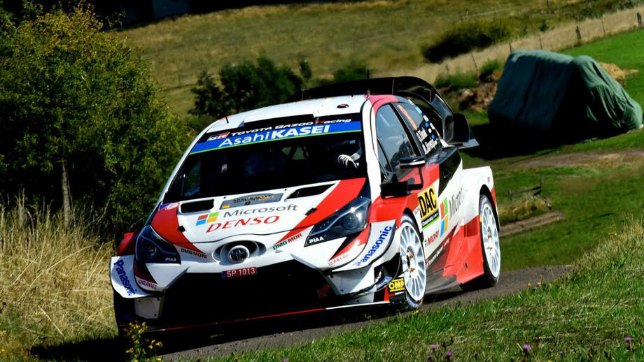 Ott Tänak domina o dia no rali da Alemanha