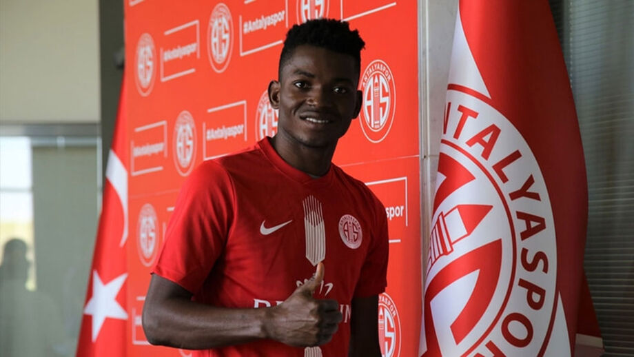Gelson Dala na Turquia com opção protetora