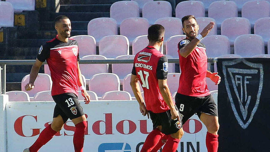 Penafiel-Cova da Piedade, 3-0: Golos de bola parada valem triunfo aos durienses