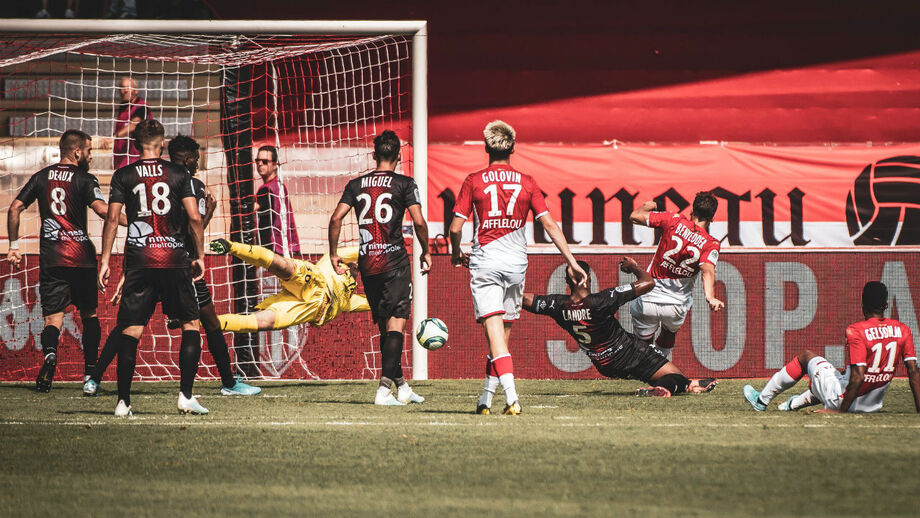 Monaco empata na receção ao Nimes