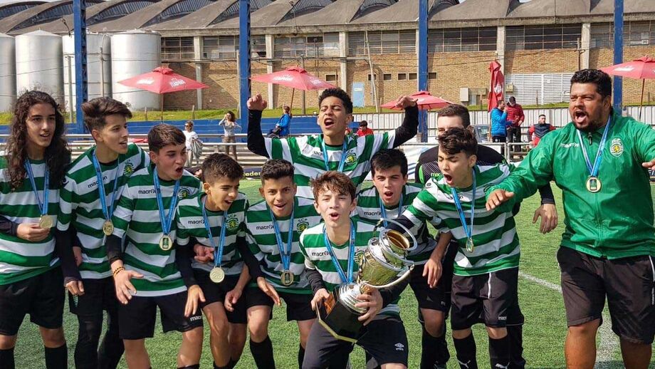 Escola Academia Sporting de Florianópolis conquista torneio internacional