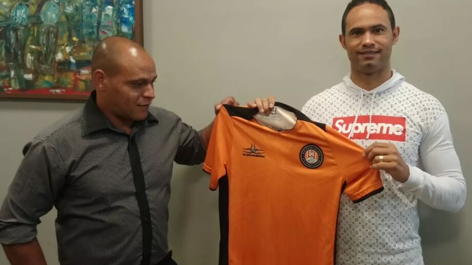 Adivinha quem voltou: ‘Goleiro’ Bruno reforça Poço das Caldas