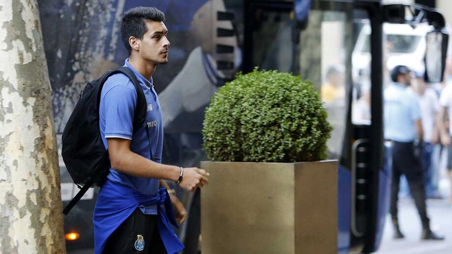 Diogo Leite no grupo para ficar