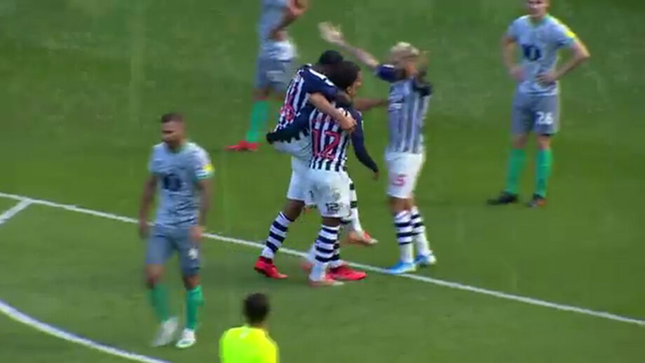 Ingleses rendidos a Matheus Pereira: duas assistências na estreia a titular