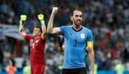 Godín - O defesa uruguaio comprou uma empresa produtora de cimento chamada 'Cimsa' com seu companheiro de profissão Diego Lugano.