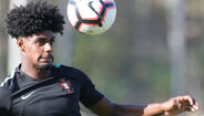 Thierry Correia. Com a lesão de Piccini a poucos dias do fecho do mercado, Lim e Jorge Mendes reuniram esforços e fecharam a contratação de Thierry por 12 milhões de euros. A equipa técnica gostava do jogador, mas duvidaram sempre que um jogador com apenas cinco jogos oficiais pelo Sporting fosse a melhor opção para a equipa.