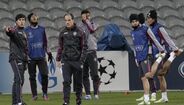 Salvador Gonzalez 'Voro' (2017) - O treinador que já tinha orientado um jogo antes de Neville (empate frente ao Barcelona) e três antes de Prandelli (duas vitórias e uma derrota) conseguiu terminar a temporada com tranquilidade.