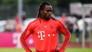 26. Renato Sanches (2016/17, Benfica-Bayern Munique, 35 M€), 48,1 M€