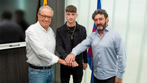 Jovem de 16 anos motiva queixa do WBA na FIFA contra o Barcelona