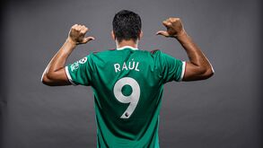 Liverpool de olho em Jiménez: Quem comprar o avançado leva o México como 'brinde'