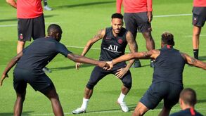 Dugarry: «Neymar deve pedir desculpa aos adeptos do PSG»