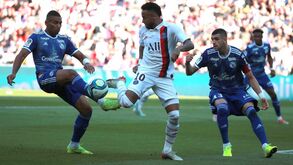 Neymar marca já nos descontos