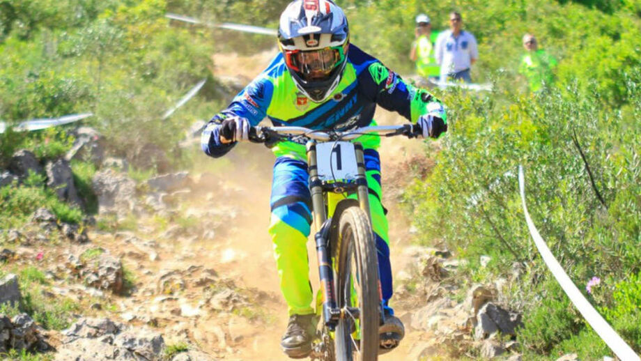 Emanuel Pombo e Francisco Pardal discretos no downhill do Mundial de BTT
