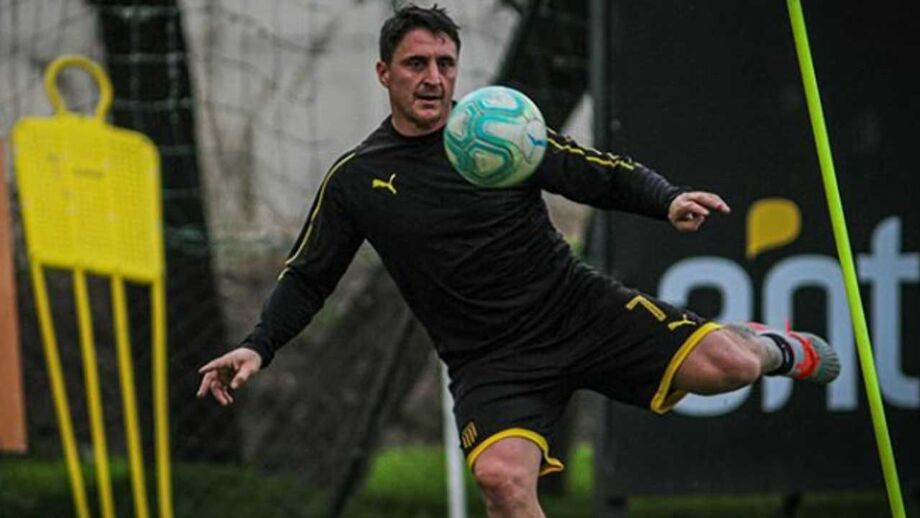 Cristián Rodríguez partiu vidro do balneário após derrota e foi parar o hospital